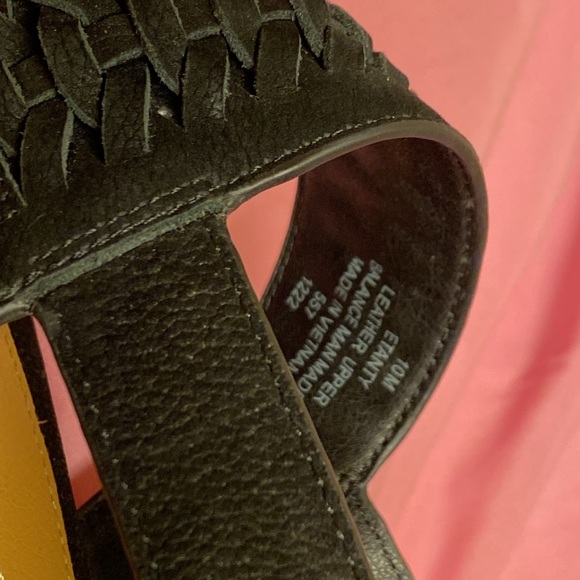 Anty Round Toe Stacked Heel Dress Sandals - 10M - Picture 6 of 6